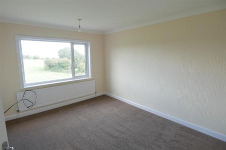 3 bedroom detached house to rent - Photo 4