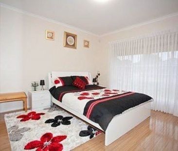SPACIOUS & MODERN - Photo 1