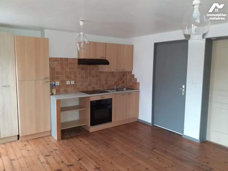 Un appartement au 1er étage dans le centre du bourg - Photo 2
