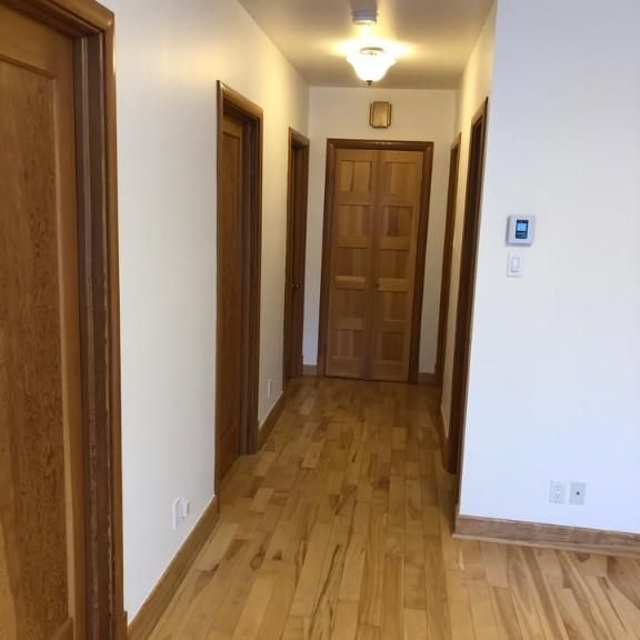 Logement 5 1/2 rénové à louer dans un duplex à St-Sacrement - Photo 1