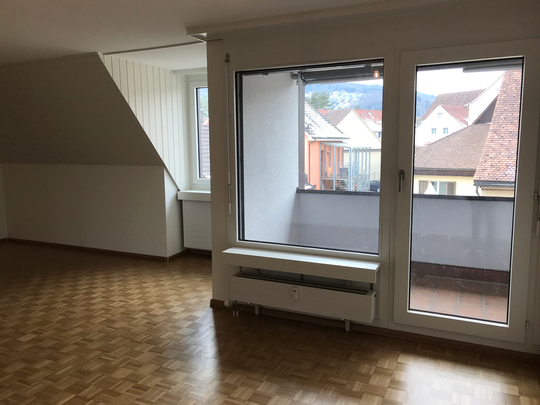 3.5-ZIMMERWOHNUNG AN ZENTRALER LAGE IN AESCH - Foto 1