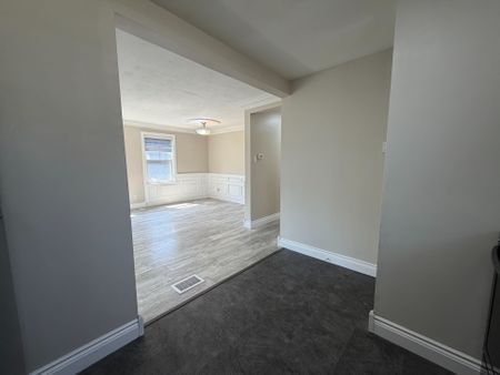For Lease - 685 Armour Road Unit# Upper, Peterborough, Ontario - Photo 3
