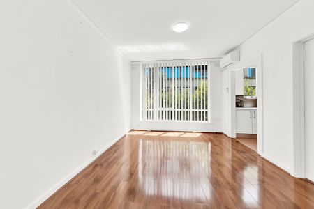 North-facing modern retreat - Photo 3