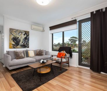 TOP-FLOOR TREAT WITH LIGHT AND STYLE! - Photo 2