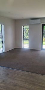 Modern three-bedroom, two-storey home for rent in St Andrews, offering comfortable and contemporary living. - Photo 4