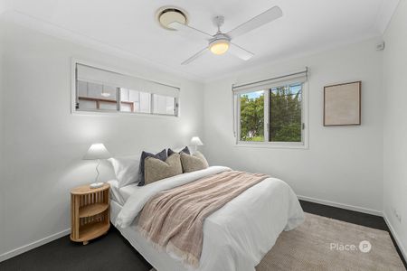 Beautiful Home, Great Location, Space and Style - Photo 2