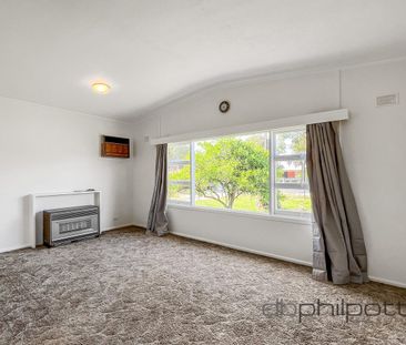 THREE BEDROOM HOME ! - Photo 1
