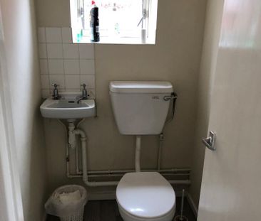 4 bedroom semi-detached house to rent - Photo 5