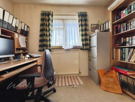 3 bedroom semi-detached house to rent - Photo 3