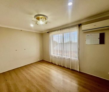 Three Bedroom Family Home in Minto! - Photo 6