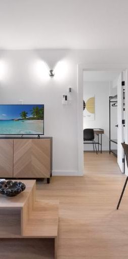 Appartement Une Chambre - Montréal Centre-Ville, Meublé - Photo 1