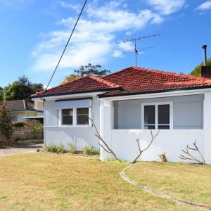 BEAUTIFUL THREE-BEDROOM HOME WITH DUCTED AIR CONDITIONING & ENTERTAINING AREA - Photo 3