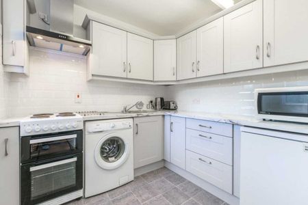 Apartment to rent in Dublin, Stillorgan - Photo 4