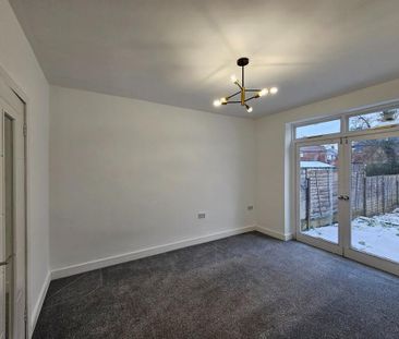 4 bedroom semi-detached house to rent - Photo 4