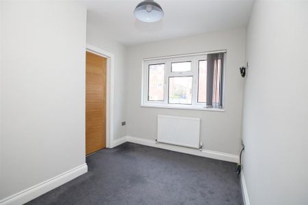 2 bedroom end of terrace house to rent - Photo 4