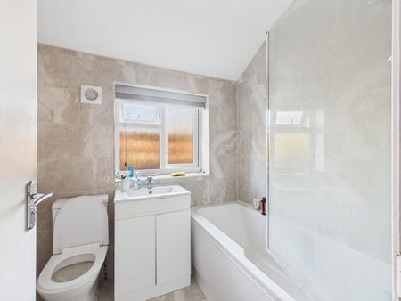 3 bedroom semi-detached house to rent - Photo 5