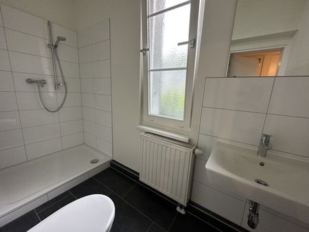 Sehr schöne und helle 3,5-Zimmer-Wohnung in wunderschönem Altbau in Hohenems - Foto 4