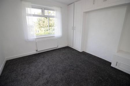 3 bedroom flat to rent - Photo 2