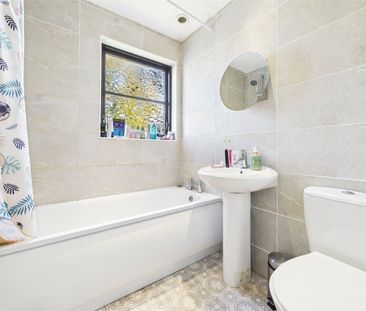 Hyacinth Close, Hampton, Middlesex, TW12 - Photo 6