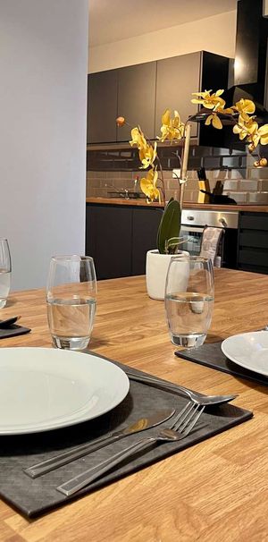 Queens Avenue Room 5 - Photo 1