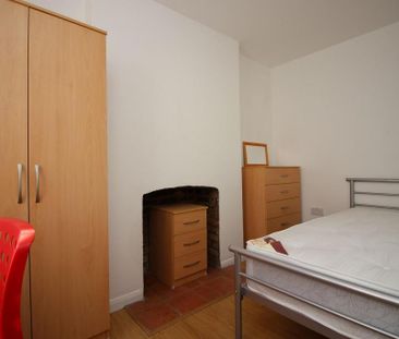 3 bedroom end of terrace house to rent - Photo 3