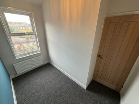 2 bed Terraced - To Let - Photo 3