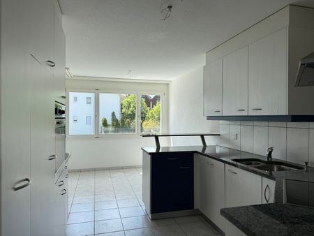 Helle und ruhig gelegene 4.5-Zimmerwohnung mit grossem Balkon - Foto 3