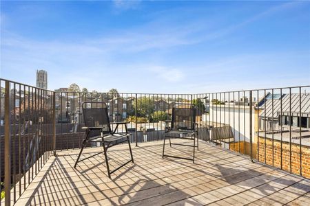 A beautifully presented house with exceptional entertaining space and a south-facing garden - Photo 4