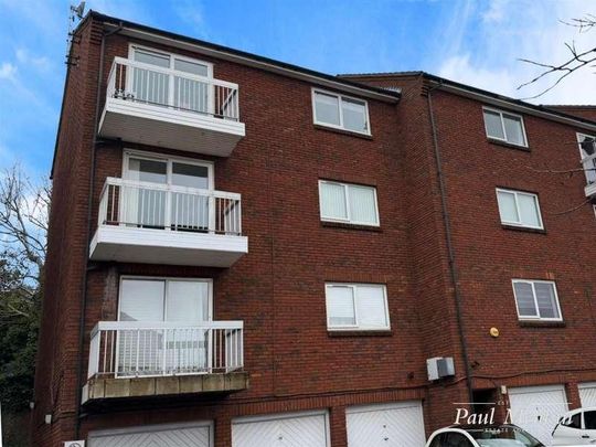 Theresas Walk, South Croydon, CR2 - Photo 1