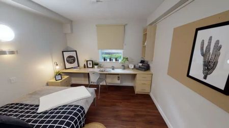 Silver En Suite - Photo 4