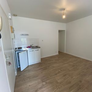 Location Appartement 1 pièce 28m² CHATEAUBRIANT 44110 - Photo 2