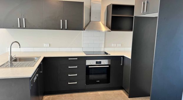 Sunny 2-bedroom apartment for rent!! - Photo 1