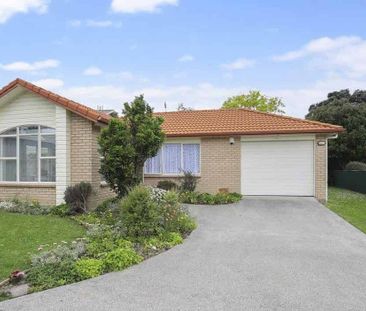 Beautiful 2-Bedroom Home with Beachside Charm - Photo 5