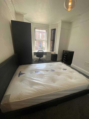 4 bedroom terraced house to rent - Photo 4