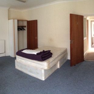 *** 4 rooms left in a house! *** - Photo 1