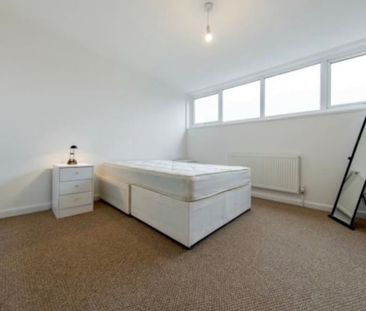 3 Bed Terraced House, Ramilles Close, SW2 - Photo 2