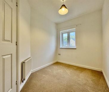 3 bedroom end of terrace house to rent - Photo 2