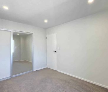 Executive 3 Bed, 2.5 Bath Home with Dual Loung... - Photo 5