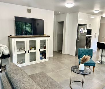 1 Bedroom Spacious & Modern Fully Furnished Unit - Photo 2