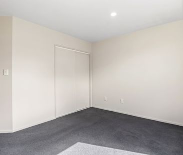 Spacious & Sunny Living in a Quiet Cul-de-Sac - Photo 2