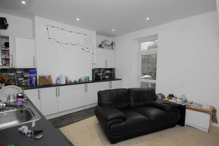 2 Bedroom | Flat 2, 9 North Road East, PL4 6AS - Photo 2