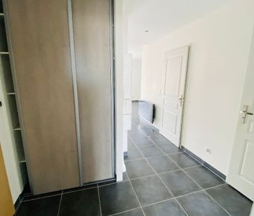 Location Appartement 3 pièces 71m² - Photo 4