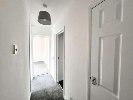 Leaway, Beech Tree Drive, Badshot Lea, Farnham, Surrey, GU9 - Photo 4