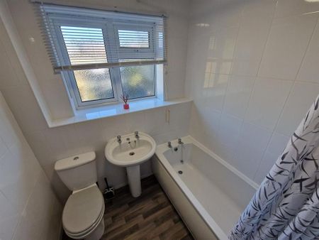 2 bedroom end of terrace house to rent - Photo 5