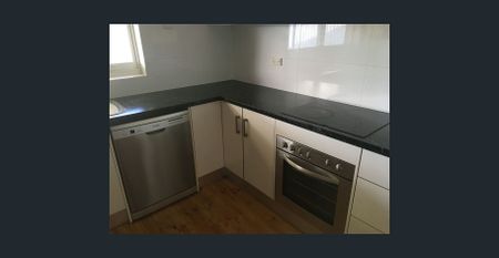 Low maintenance family home - Photo 5