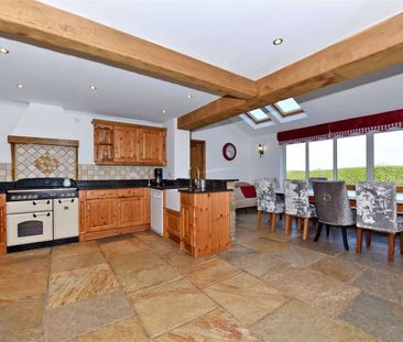 Charming 5 bedroom property located in a rural setting. - Photo 2