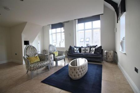 3 bedroom flat to rent - Photo 2