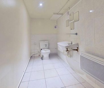 Ash road , Headingley - Photo 6