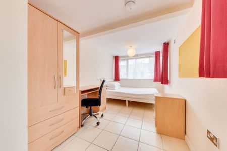 £822 p/w (£3,562 pcm) - Photo 5