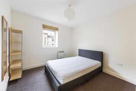 1 Bed Flat - Photo 2